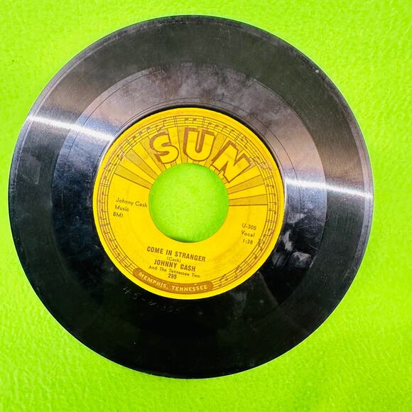 JOHNNY CASH Come in Stranger / Guess Things Happen That Way SUN 295 1958 45rpm - Picture 2 of 8
